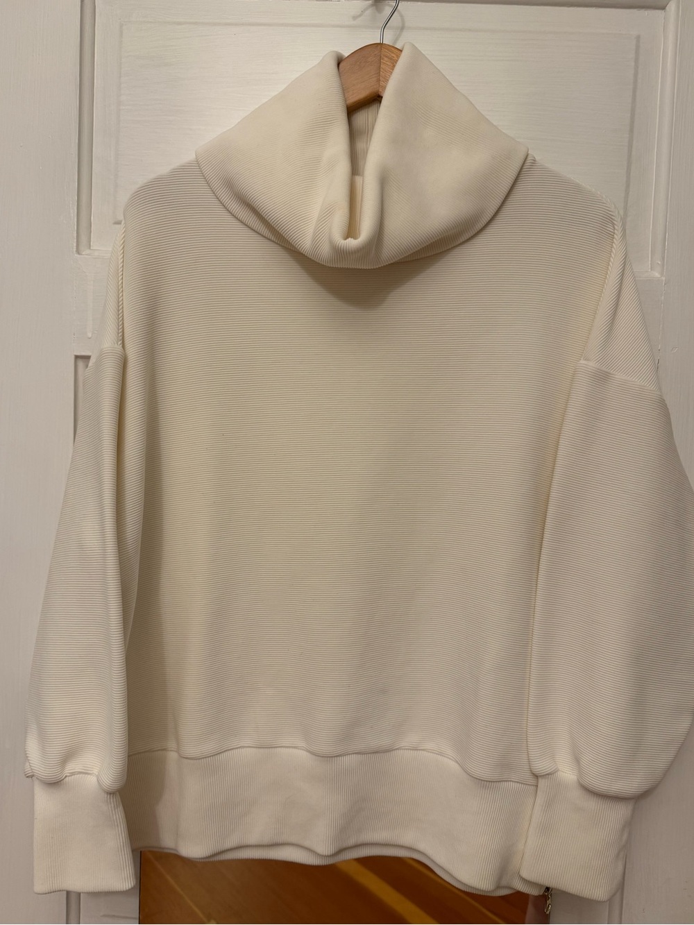 New Varley Milton white Ribbed Turtleneck Sweatshirt